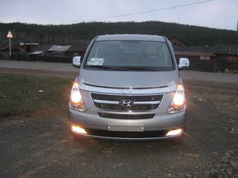 2011 Hyundai Grand Starex Photos