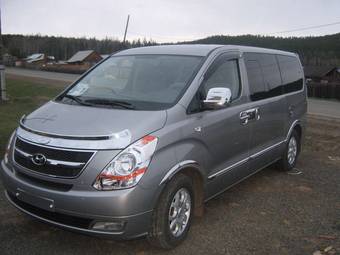 2011 Hyundai Grand Starex Pictures