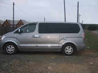 2011 Hyundai Grand Starex Photos