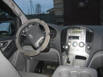 2011 Hyundai Grand Starex Wallpapers
