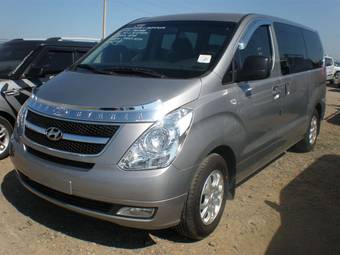 2011 Hyundai Grand Starex Photos