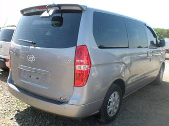 2011 Hyundai Grand Starex Photos