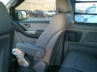 2011 Hyundai Grand Starex Images