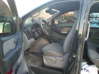 2011 Hyundai Grand Starex Pictures