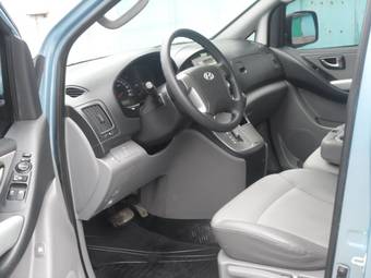 2011 Hyundai Grand Starex Photos