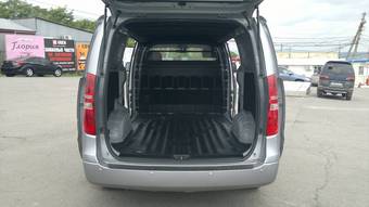 2011 Hyundai Grand Starex Pics