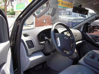 2011 Hyundai Grand Starex Images