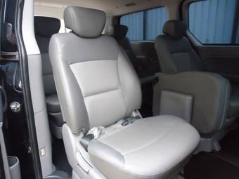 2011 Hyundai Grand Starex Photos