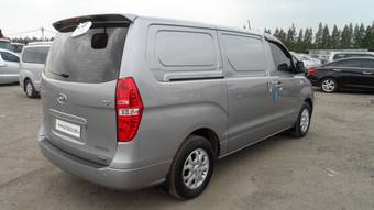 2011 Hyundai Grand Starex Photos