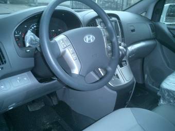 2012 Hyundai Grand Starex Images