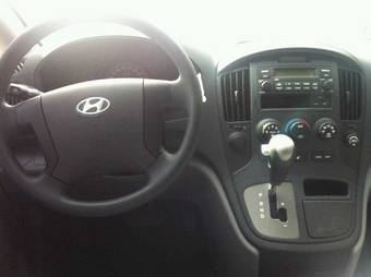 2012 Hyundai Grand Starex Pictures