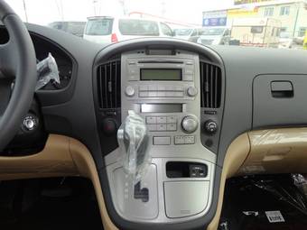 2012 Hyundai Grand Starex Pics