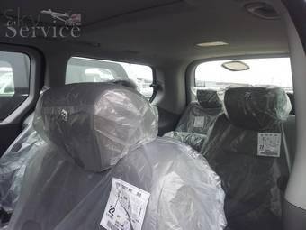 2012 Hyundai Grand Starex Pictures