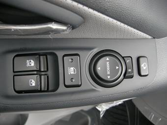 2012 Hyundai Grand Starex Photos