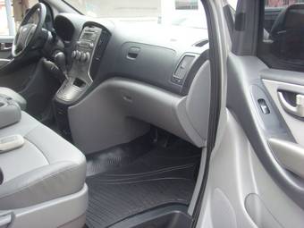 2012 Hyundai Grand Starex Photos