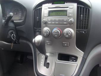 2012 Hyundai Grand Starex Pictures