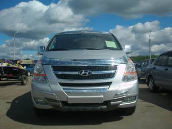 2012 Hyundai Grand Starex Photos