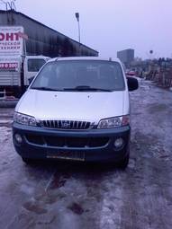 2002 Hyundai H1 Photos