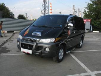 2002 Hyundai H1 Photos