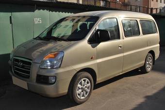 2005 Hyundai H1 Photos