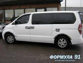 2009 Hyundai H1 Photos