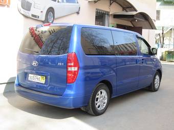 2010 Hyundai H1 Photos