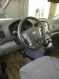 2010 Hyundai H1 Photos