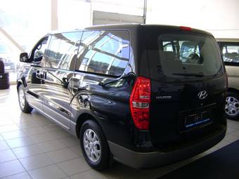 2011 Hyundai H1 Images