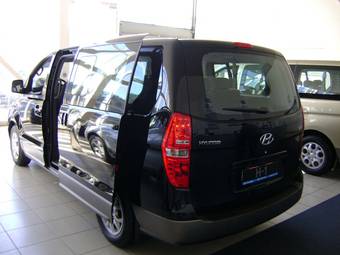 2011 Hyundai H1 Pictures