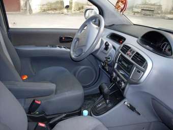 2004 Hyundai Matrix Photos