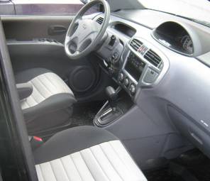 2004 Hyundai Matrix Images