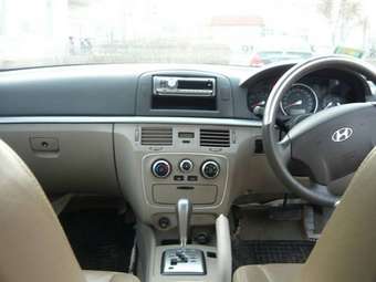 2005 Hyundai NF Pictures