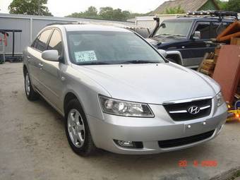 2005 Hyundai NF Photos