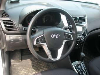 2010 Hyundai Solaris Images