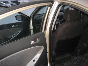 2011 Hyundai Solaris Pics