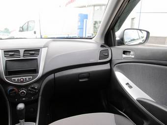 2011 Hyundai Solaris Pics