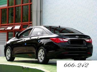 2010 Hyundai Sonata Pictures