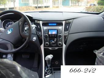 2010 Hyundai Sonata Photos