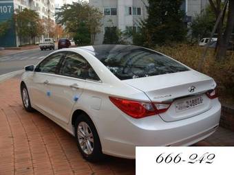 2010 Hyundai Sonata Images