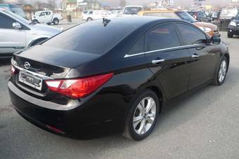 2010 Hyundai Sonata Images