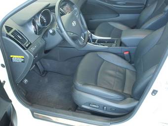 2010 Hyundai Sonata Pics