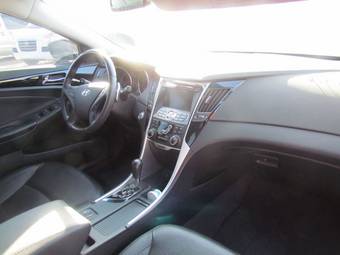 2010 Hyundai Sonata Photos