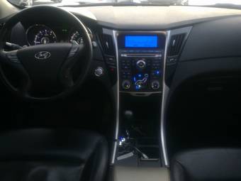 2010 Hyundai Sonata Images