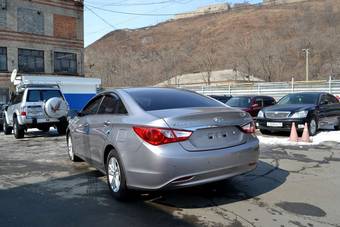 2010 Hyundai Sonata Photos