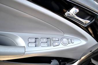 2010 Hyundai Sonata Pictures