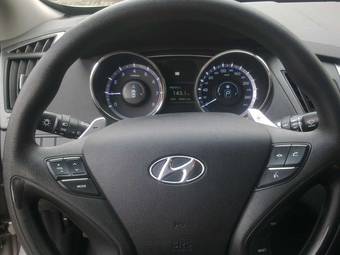 2010 Hyundai Sonata Photos