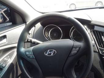 2010 Hyundai Sonata Images