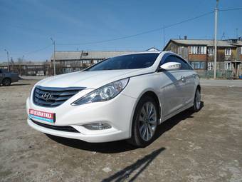 2010 Hyundai Sonata Photos