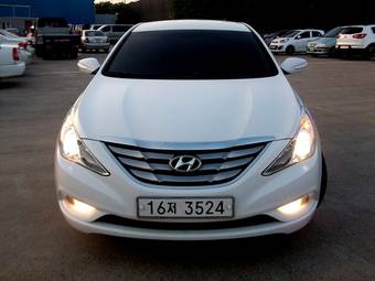 2010 Hyundai Sonata Photos