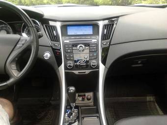 2010 Hyundai Sonata Photos